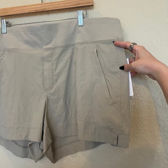NEW Athleta Trekkie North Shorts Ecru 20 Plus Size Hiking Casual Everyday Shorts - Picture 5 of 7
